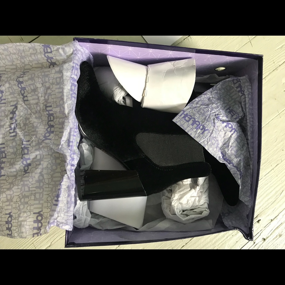 Therapy Suddley velvet black booties size 5 NWT